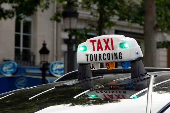 lumineux taxi tourcoing conventionne cpam transport malade assis en taxi